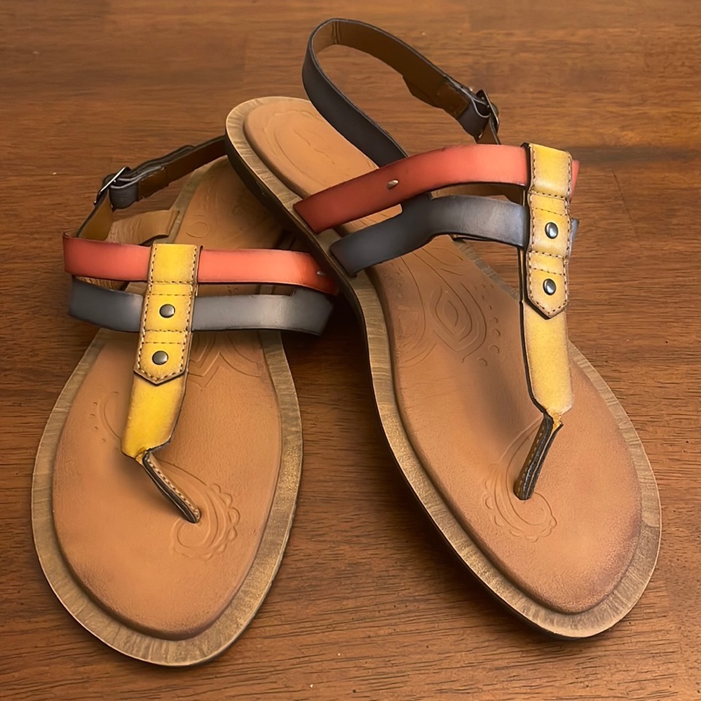 NWOT Women’s Clark’s Thong Sandals!